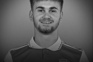 为救球撞墙重伤离世！本周英国联赛将致敬维加，并整改球场设施