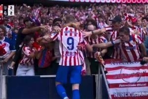 外媒：索尔洛特与球迷一起庆祝但未造成安全隐患，因此没有吃黄牌