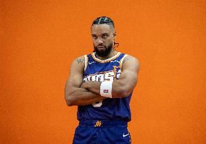 就靠你了！狄龙首节8中4拿下全队最高9分 2次犯规