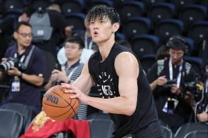 李宁鼓励曾凡博：要用体育精神激励自己 大胆地在赛场上去争取