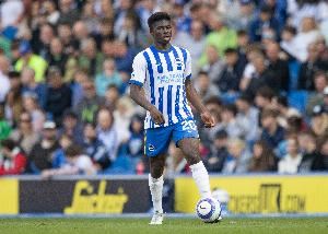 英媒：曼联计划在2026年引进两名新中场，巴莱巴等多名球员成目标